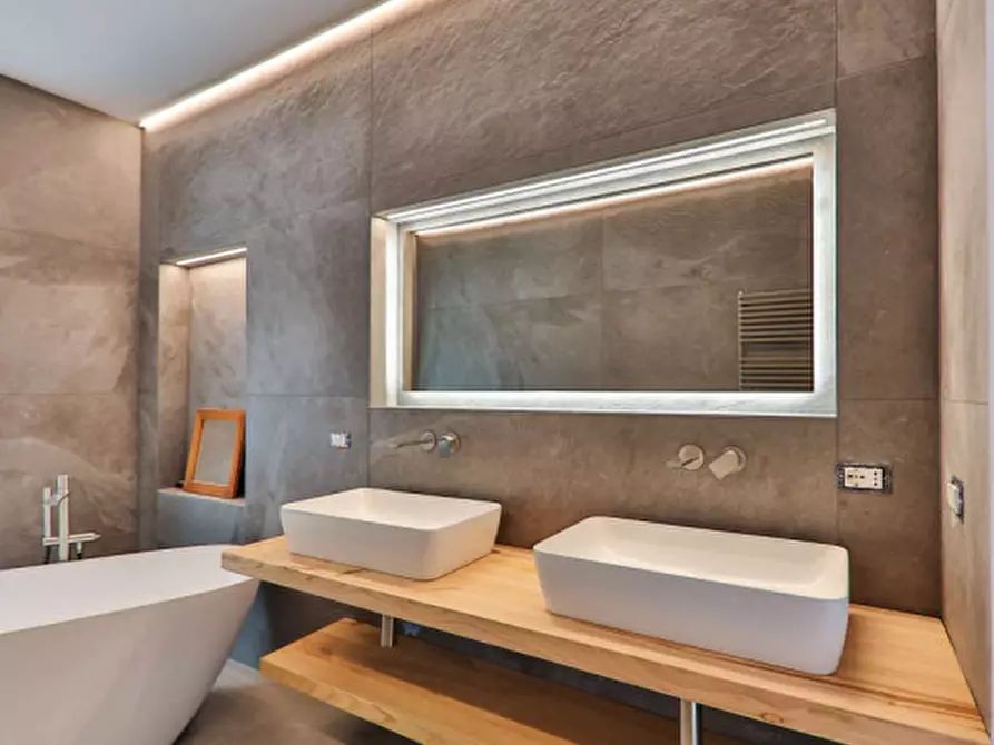 Immagine 31 di Villa in vendita  in Via Spiaggia del Lago a Castel Gandolfo