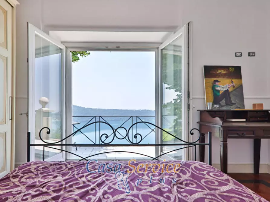 Immagine 34 di Villa in vendita  in Via Spiaggia del Lago a Castel Gandolfo