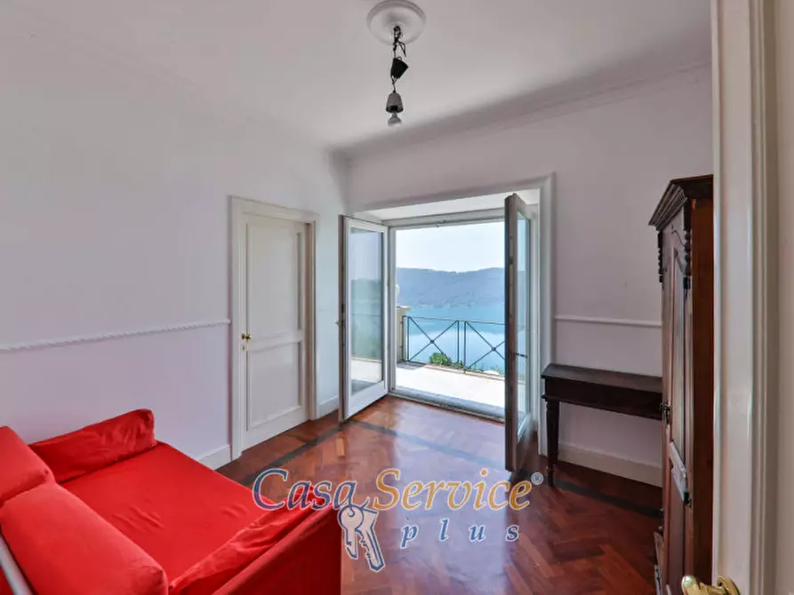Immagine 36 di Villa in vendita  in Via Spiaggia del Lago a Castel Gandolfo