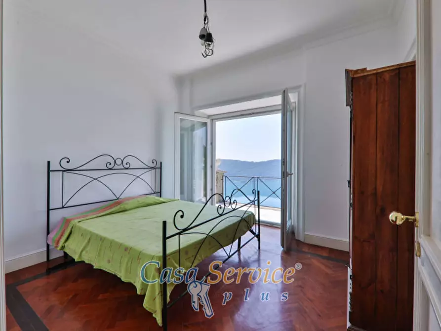 Immagine 38 di Villa in vendita  in Via Spiaggia del Lago a Castel Gandolfo