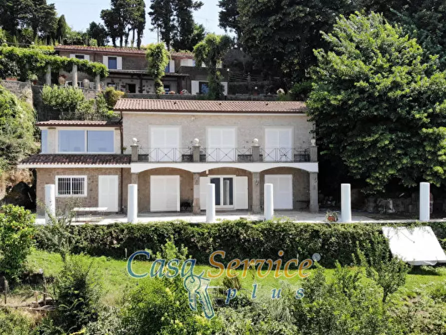 Immagine 40 di Villa in vendita  in Via Spiaggia del Lago a Castel Gandolfo