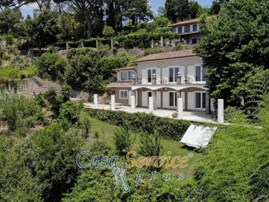 Immagine 41 di Villa in vendita  in Via Spiaggia del Lago a Castel Gandolfo