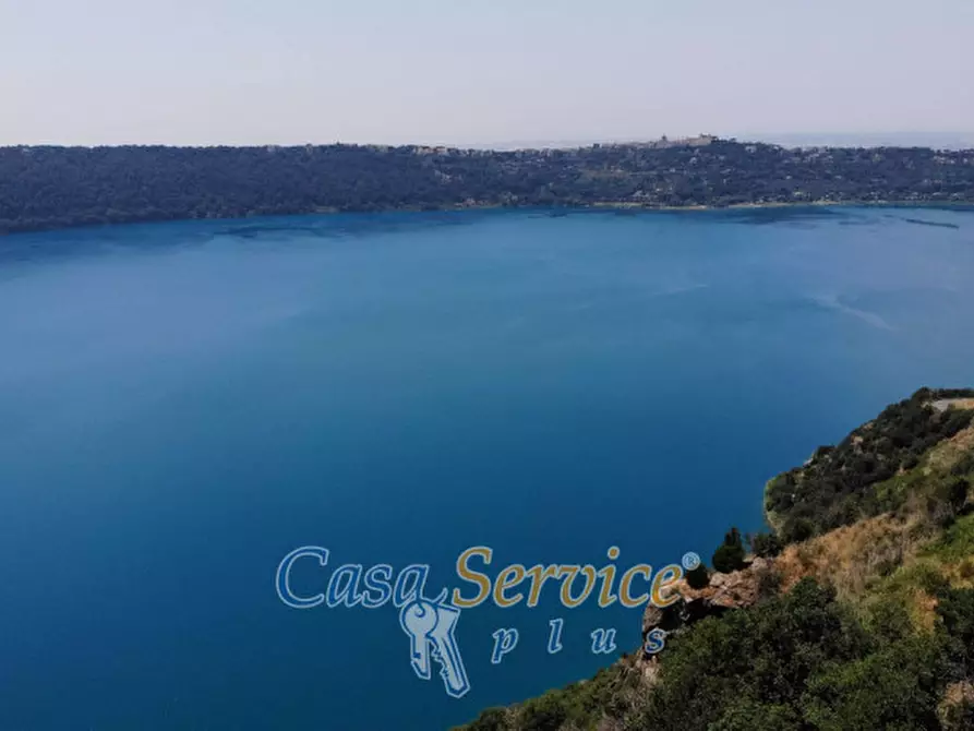 Immagine 42 di Villa in vendita  in Via Spiaggia del Lago a Castel Gandolfo