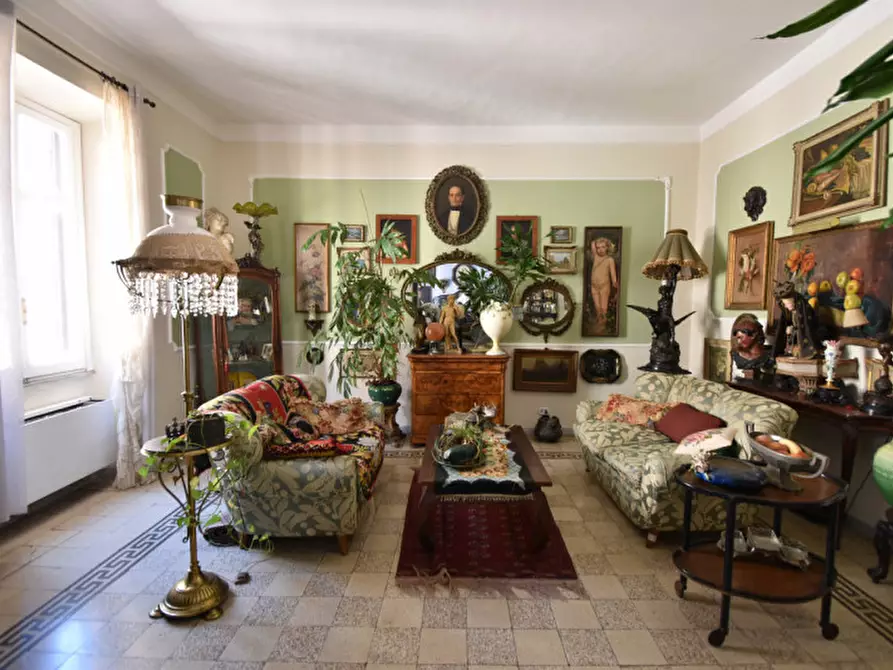 Immagine 5 di Appartamento in vendita  in Via Natale del Grande a Roma