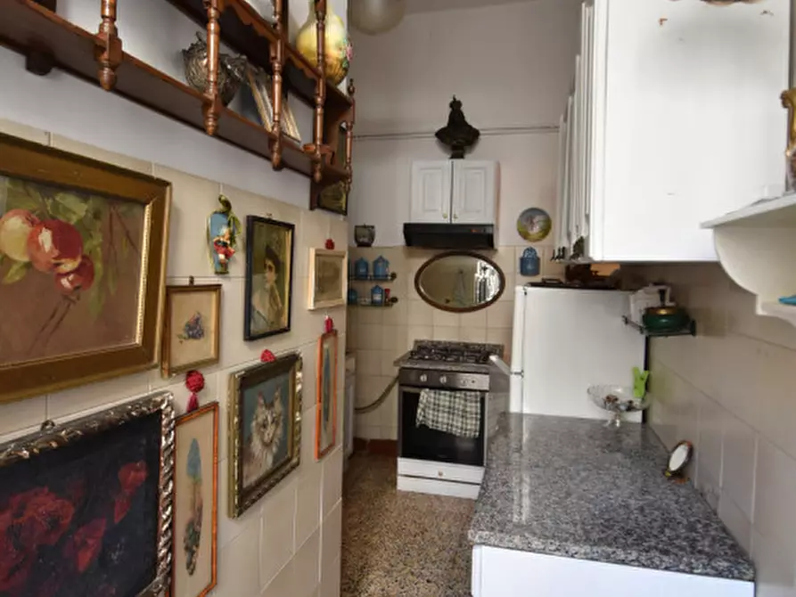 Immagine 10 di Appartamento in vendita  in Via Natale del Grande a Roma