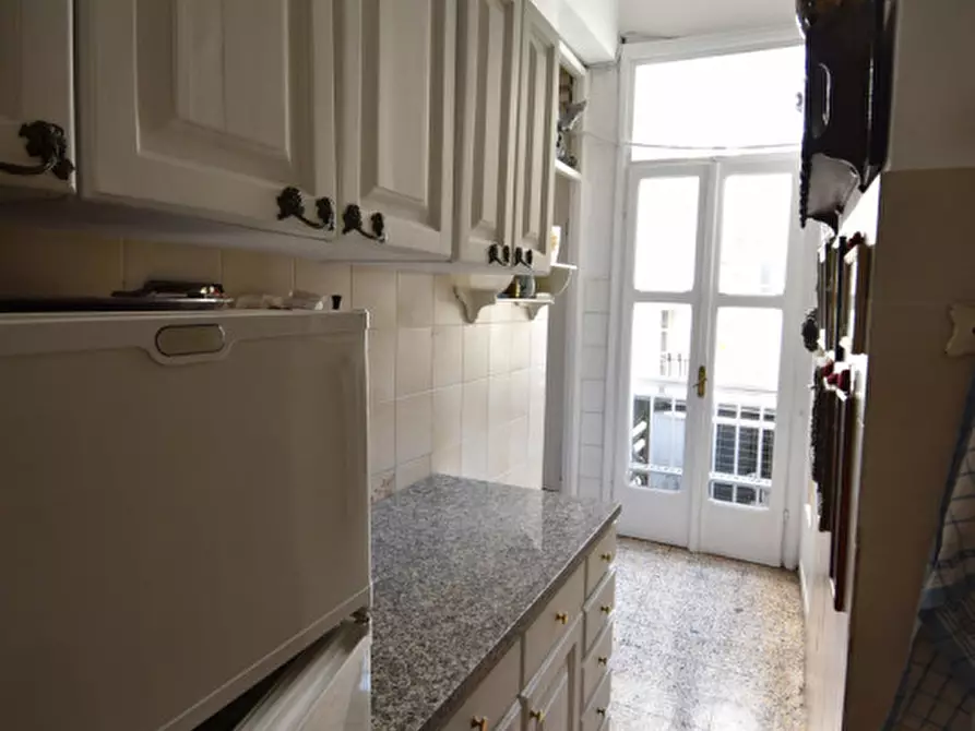 Immagine 11 di Appartamento in vendita  in Via Natale del Grande a Roma