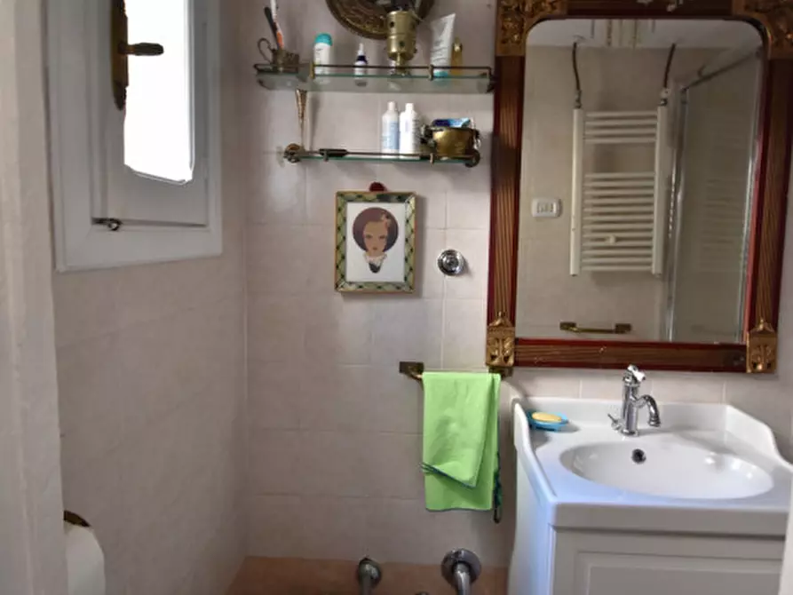 Immagine 19 di Appartamento in vendita  in Via Natale del Grande a Roma