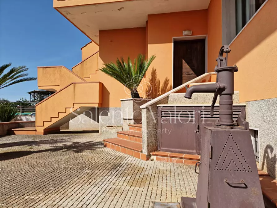 Immagine 1 di Villa in vendita  in Rischiazzi a Parabita