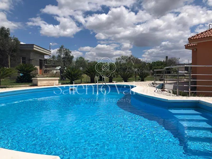 Immagine 2 di Villa in vendita  in Rischiazzi a Parabita