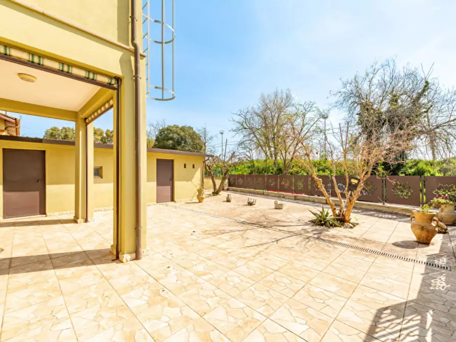 Immagine 40 di Villa in vendita  in Via Filippo Clementi 32 a Roma