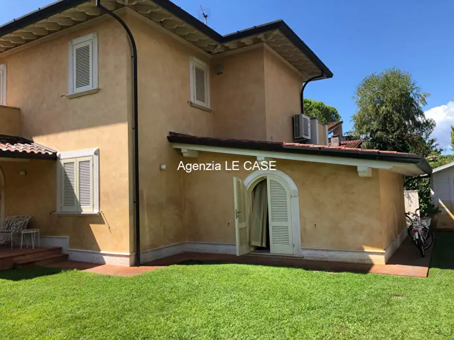 Immagine 4 di Villa in affitto  in via duca D'Aosta a Pietrasanta