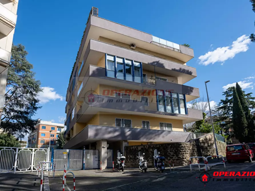 Immagine 2 di Appartamento in vendita  in Via Eutropio a Roma