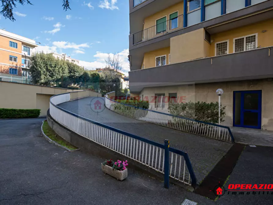 Immagine 3 di Appartamento in vendita  in Via Eutropio a Roma