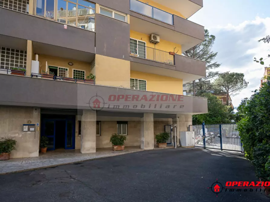Immagine 4 di Appartamento in vendita  in Via Eutropio a Roma