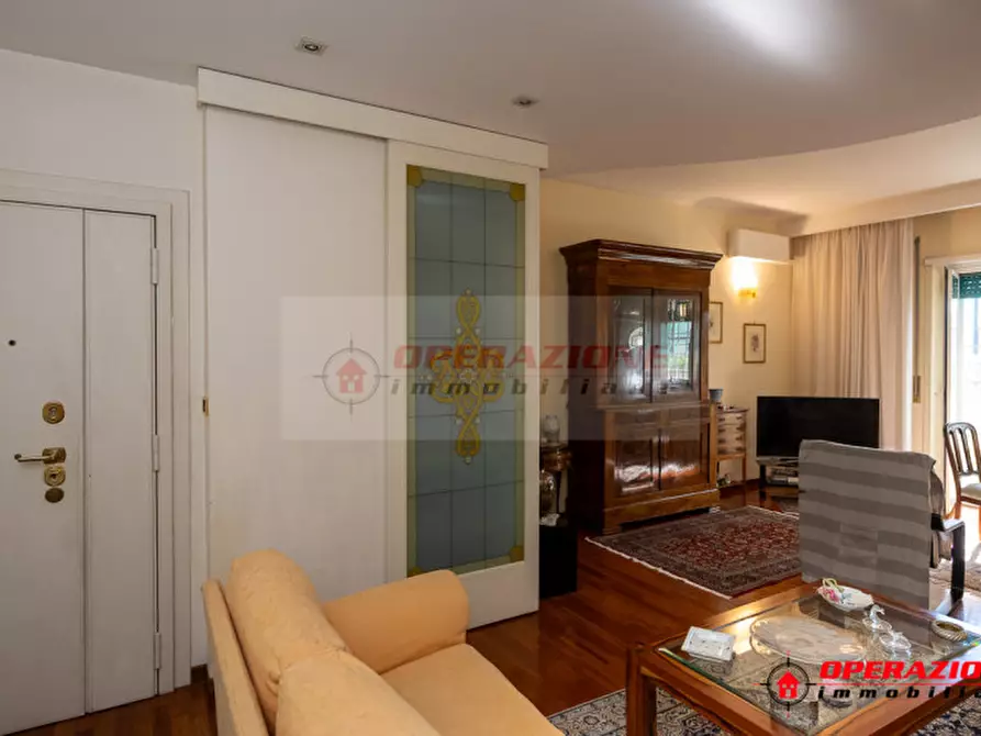 Immagine 5 di Appartamento in vendita  in Via Eutropio a Roma