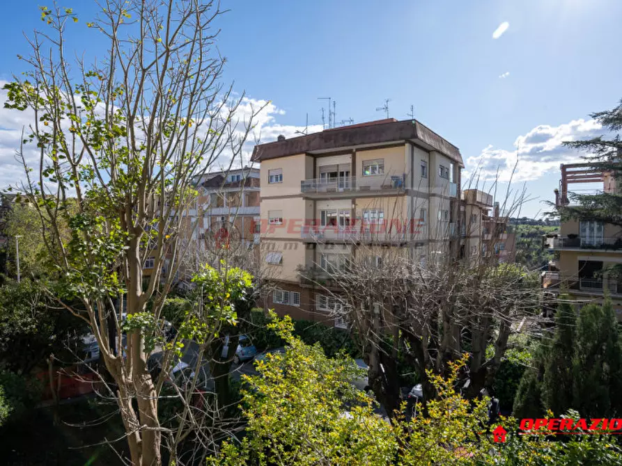 Immagine 11 di Appartamento in vendita  in Via Eutropio a Roma