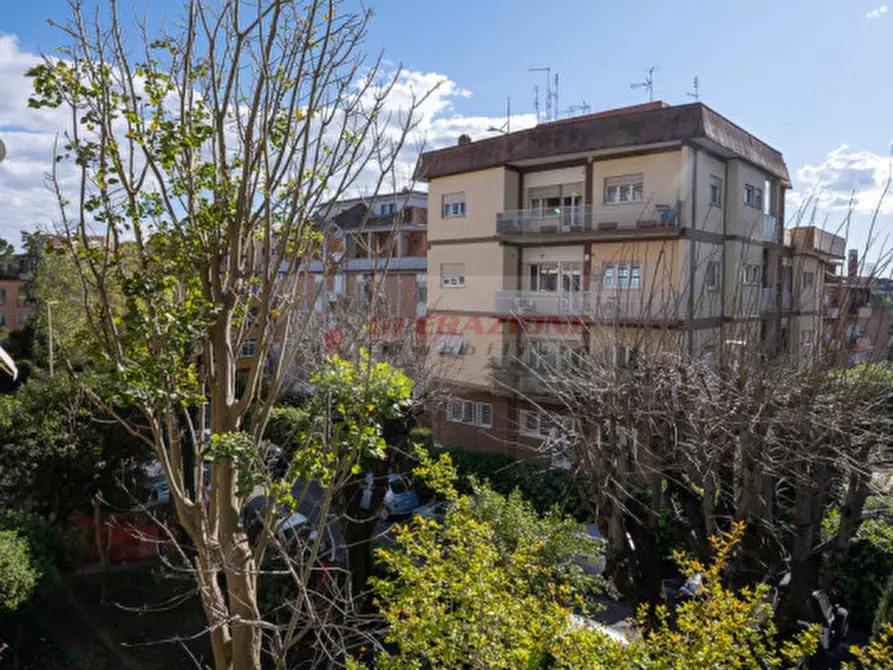 Immagine 12 di Appartamento in vendita  in Via Eutropio a Roma