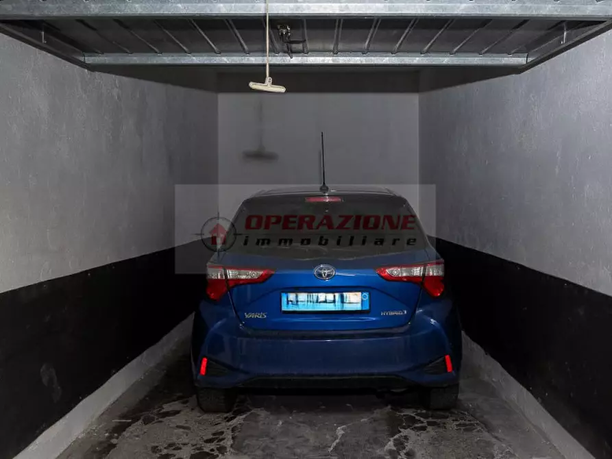 Immagine 43 di Appartamento in vendita  in Via Eutropio a Roma