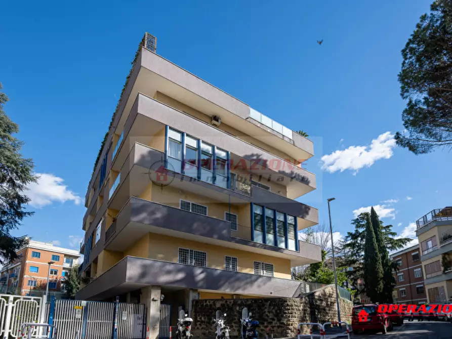 Immagine 45 di Appartamento in vendita  in Via Eutropio a Roma