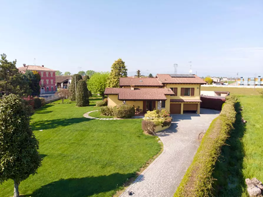 Immagine 1 di Villa in vendita  a Calvisano