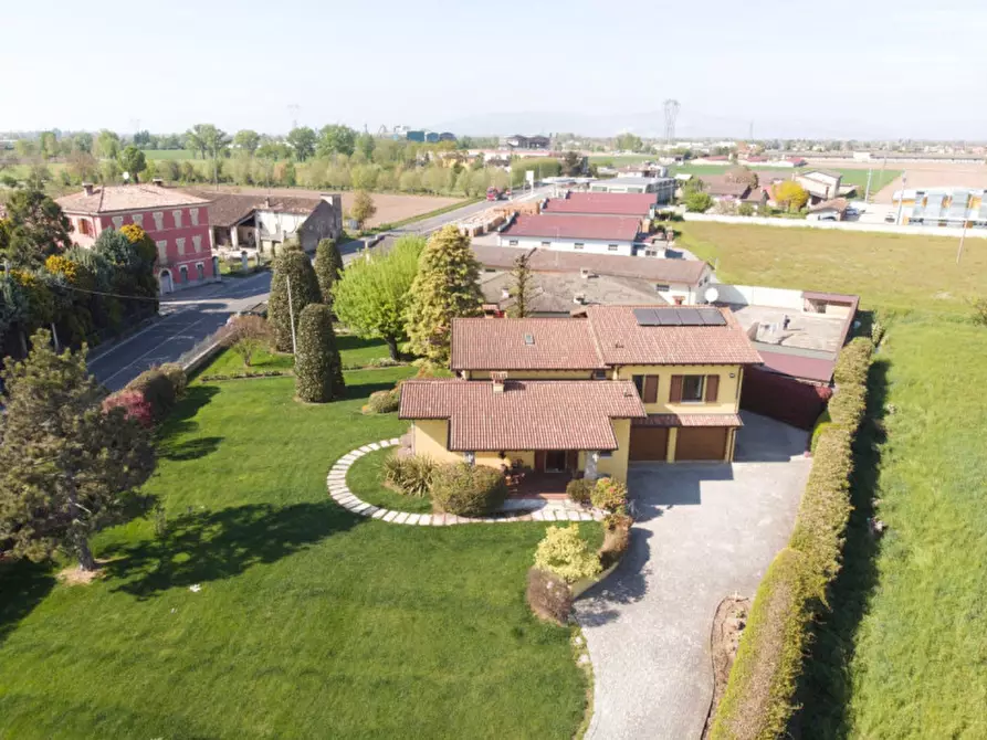 Immagine 4 di Villa in vendita  a Calvisano