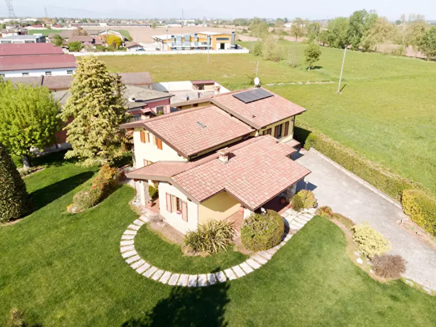 Immagine 5 di Villa in vendita  a Calvisano