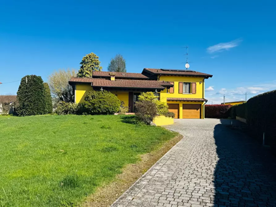 Immagine 10 di Villa in vendita  a Calvisano