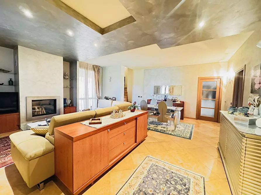 Immagine 22 di Villa in vendita  a Calvisano