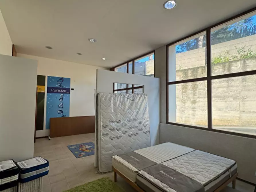 Immagine 2 di Negozio in vendita  in Via Sorda Sampieri a Modica