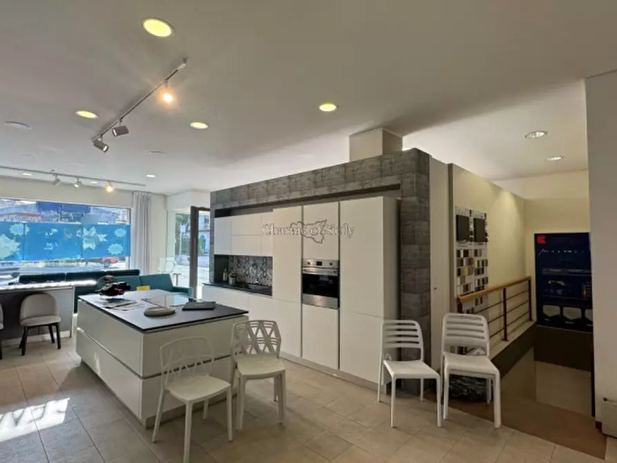 Immagine 3 di Negozio in vendita  in Via Sorda Sampieri a Modica