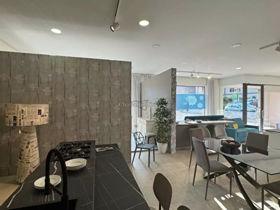 Immagine 4 di Negozio in vendita  in Via Sorda Sampieri a Modica