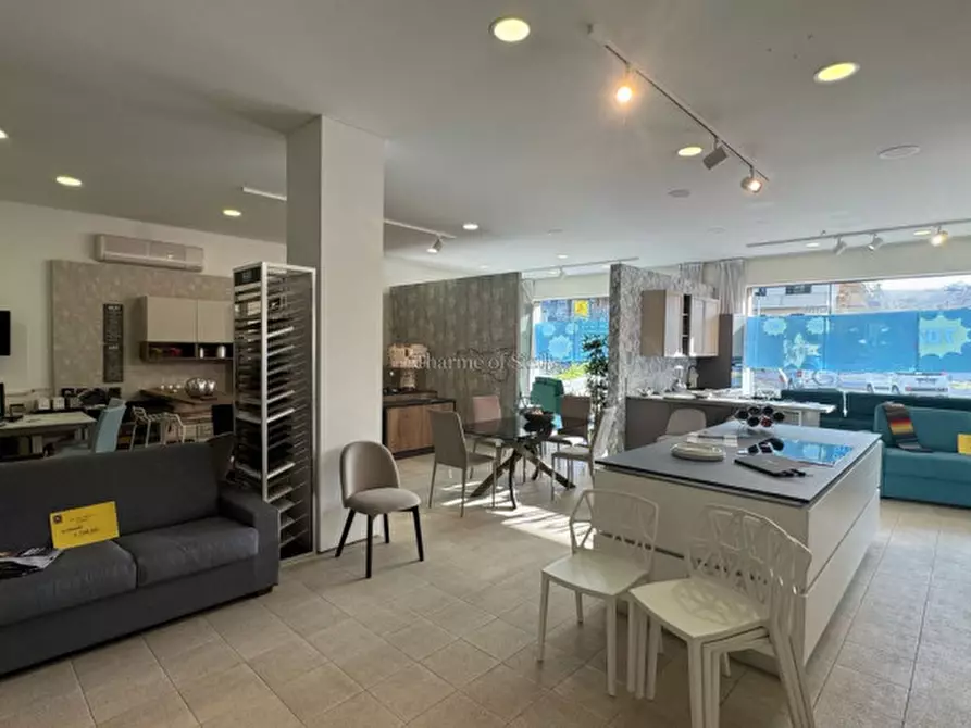 Immagine 5 di Negozio in vendita  in Via Sorda Sampieri a Modica