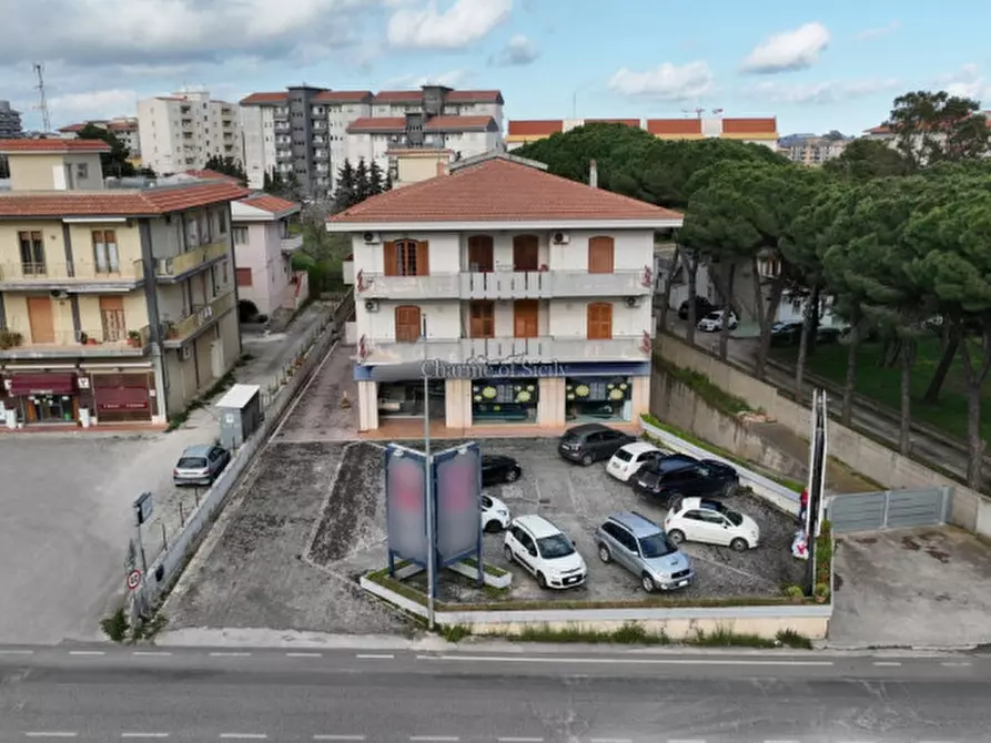 Immagine 11 di Negozio in vendita  in Via Sorda Sampieri a Modica