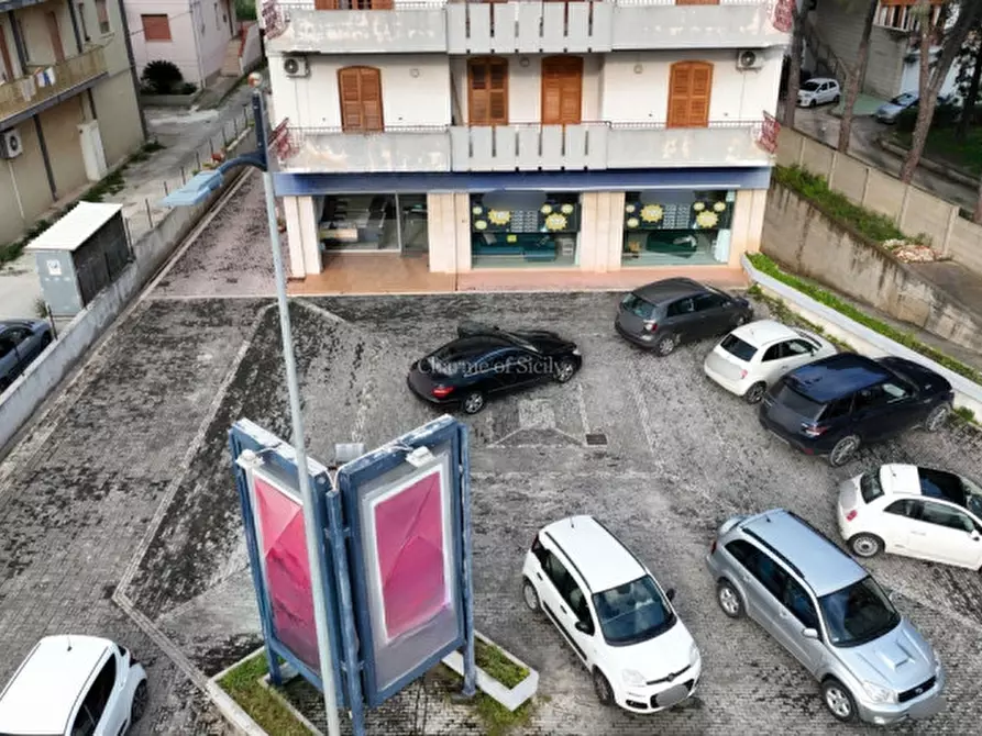 Immagine 14 di Negozio in vendita  in Via Sorda Sampieri a Modica