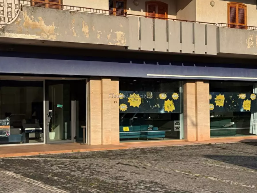 Immagine 19 di Negozio in vendita  in Via Sorda Sampieri a Modica