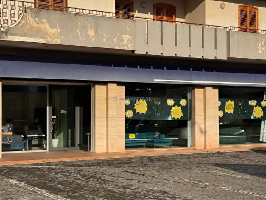 Immagine 21 di Negozio in vendita  in Via Sorda Sampieri a Modica
