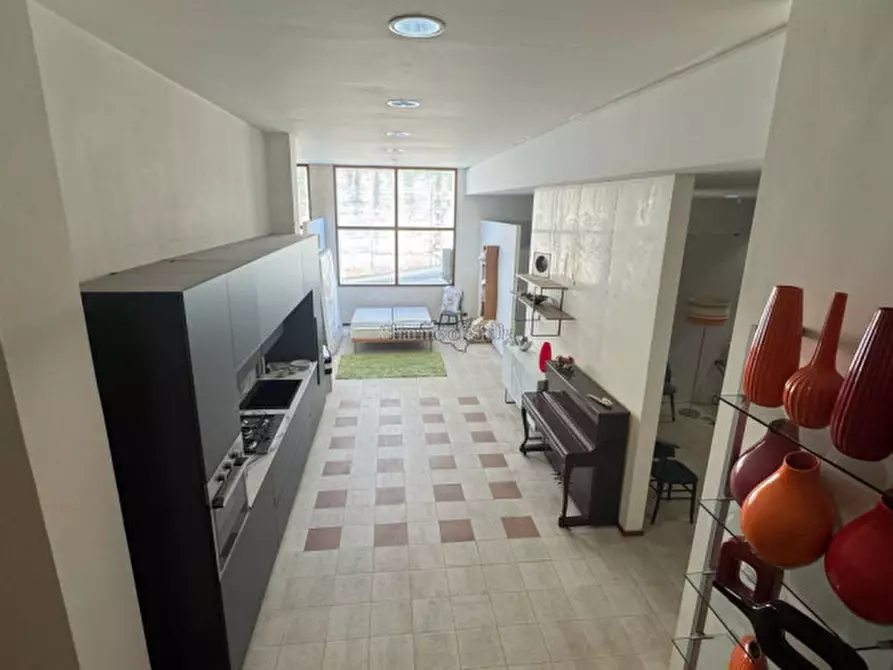 Immagine 26 di Negozio in vendita  in Via Sorda Sampieri a Modica