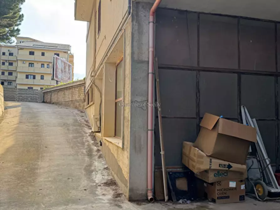 Immagine 28 di Negozio in vendita  in Via Sorda Sampieri a Modica