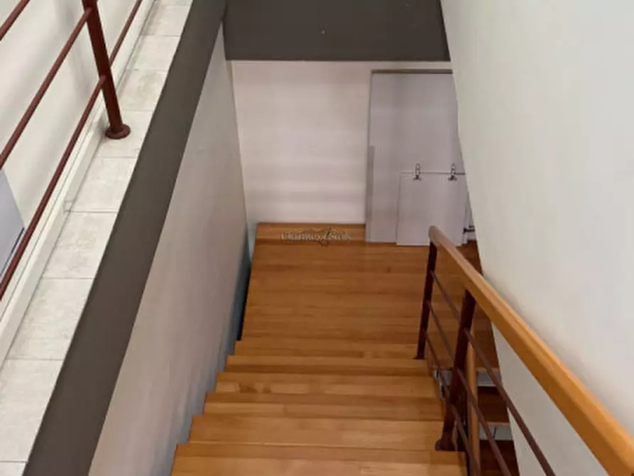 Immagine 31 di Negozio in vendita  in Via Sorda Sampieri a Modica