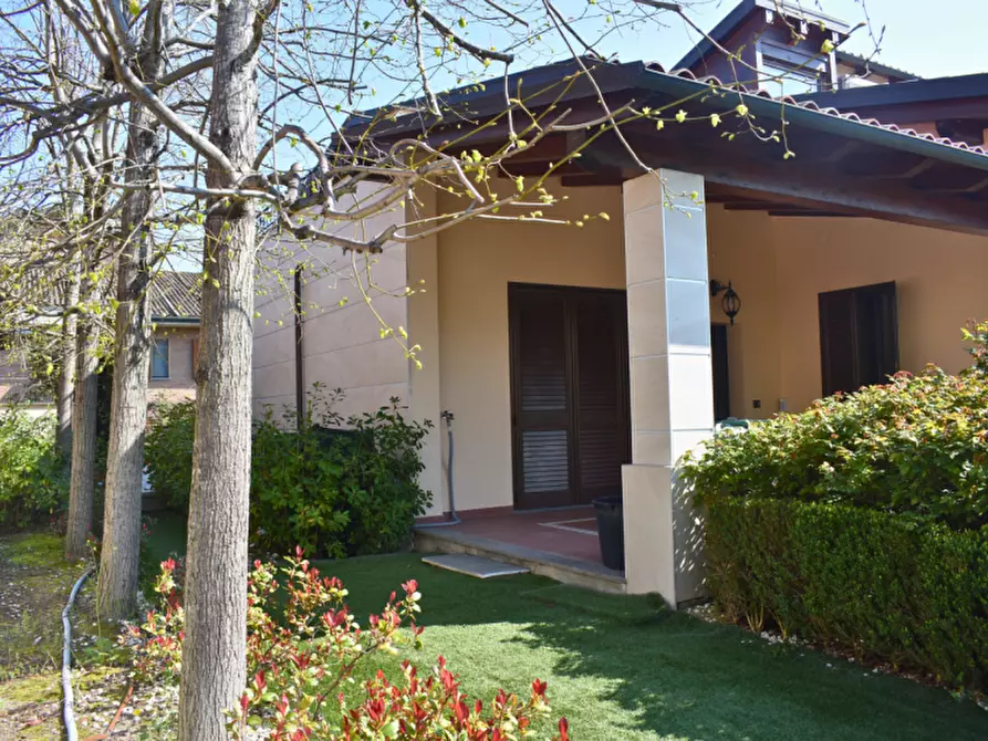 Immagine 1 di Casa bifamiliare in vendita  in Strada del Lazzaretto a Parma