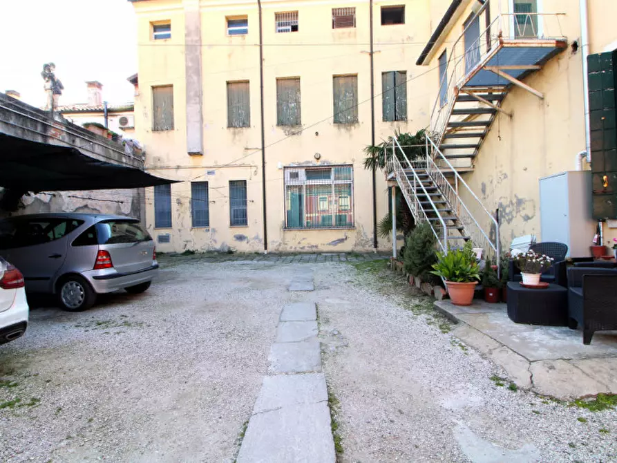 Immagine 2 di Ufficio in vendita  in Via Camillo Benso Conte di Cavour 91 a Este
