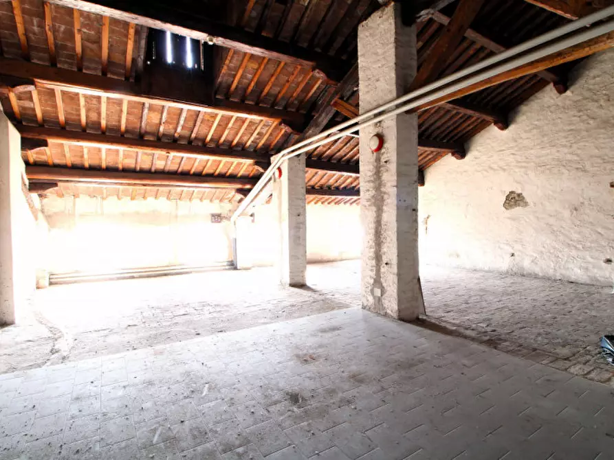 Immagine 9 di Ufficio in vendita  in Via Camillo Benso Conte di Cavour 91 a Este