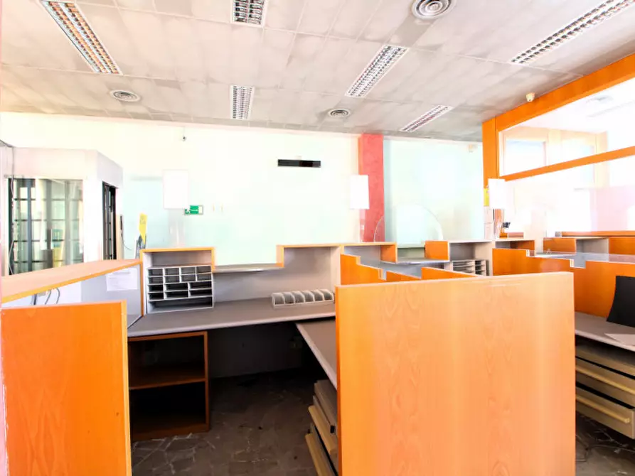 Immagine 10 di Ufficio in vendita  in Via Camillo Benso Conte di Cavour 91 a Este