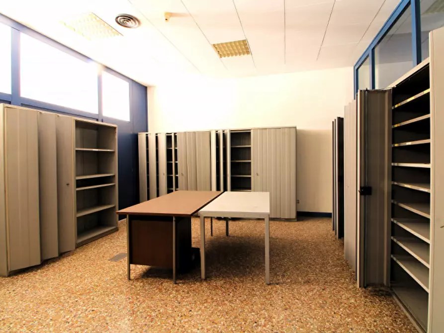 Immagine 12 di Ufficio in vendita  in Via Camillo Benso Conte di Cavour 91 a Este