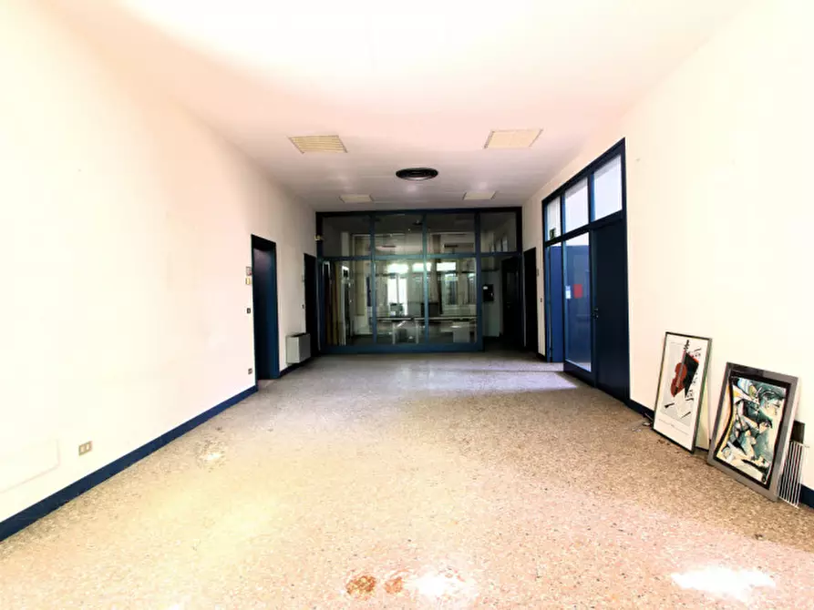 Immagine 13 di Ufficio in vendita  in Via Camillo Benso Conte di Cavour 91 a Este