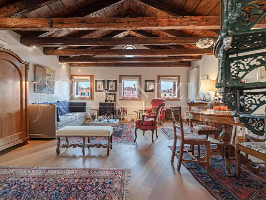 Immagine 1 di Appartamento in vendita  a Venezia