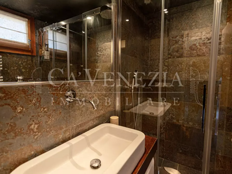 Immagine 11 di Appartamento in vendita  a Venezia