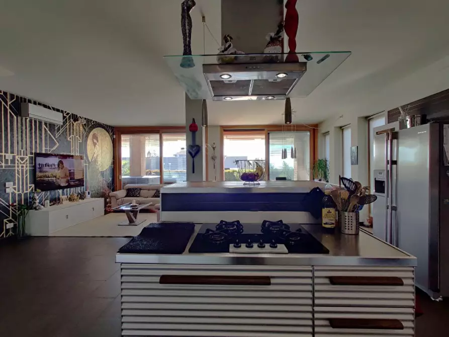 Immagine 35 di Villa in vendita  in Via San Martino 39 a Lazise