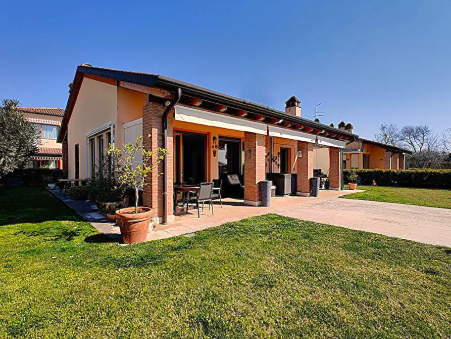 Immagine 78 di Villa in vendita  in Via San Martino 39 a Lazise