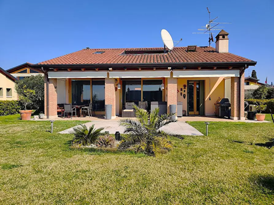 Immagine 80 di Villa in vendita  in Via San Martino 39 a Lazise